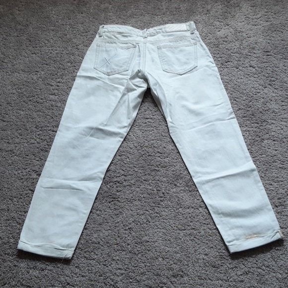 High Rise Light Washed Mom Jeans - Picture 4 of 4